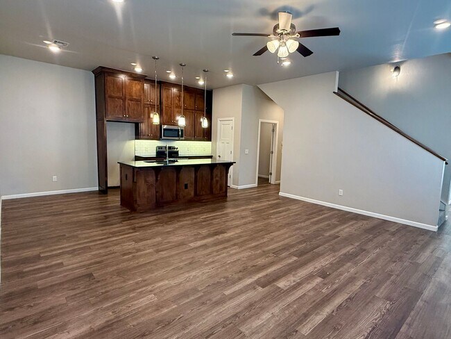 Photo - Large 3 Bed, 2 Bath in Beautifully Well-Maintained Neighborhood House