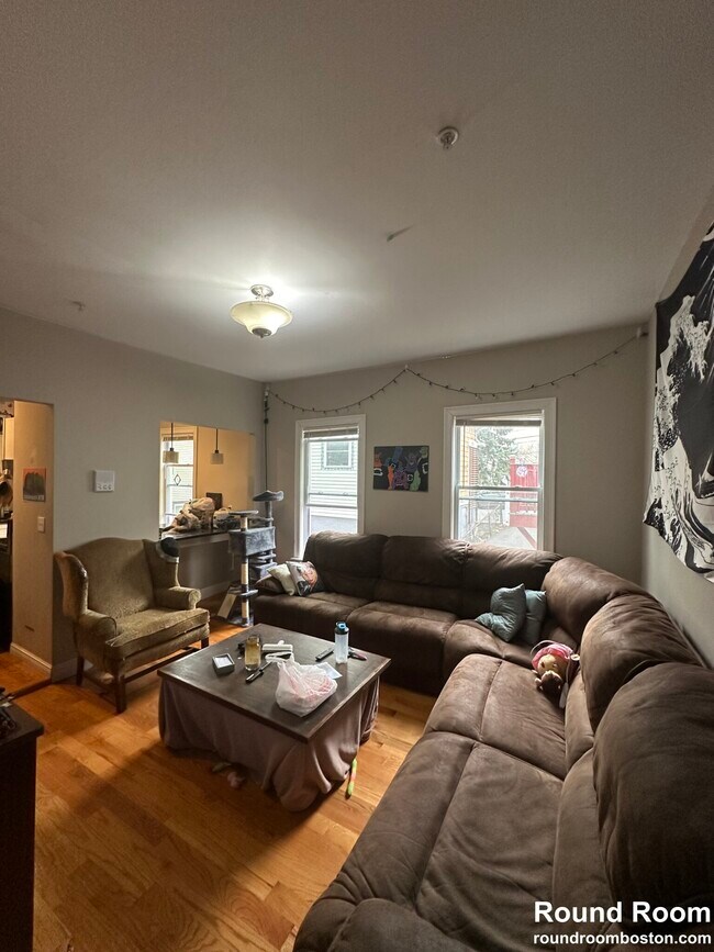 Building Photo - 171 Walnut St