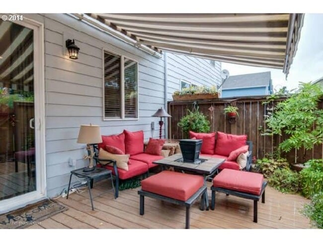 Building Photo - 3-Bedroom Townhome in Beaverton!