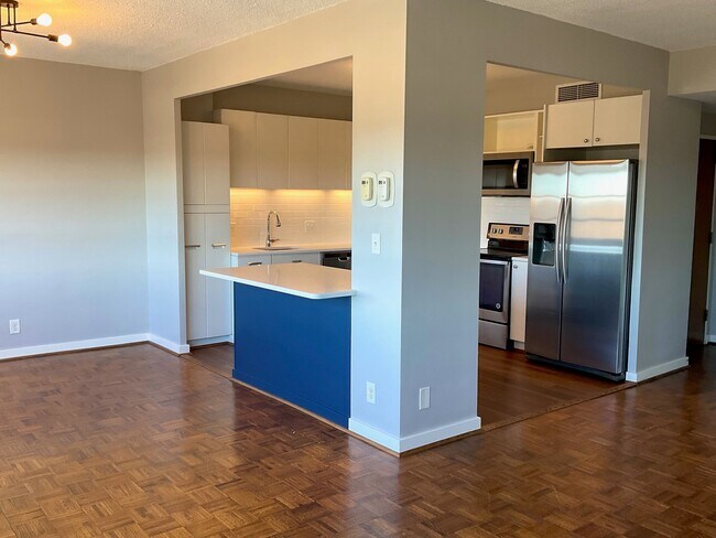 dining / kitchen - 333 W Meyer Blvd