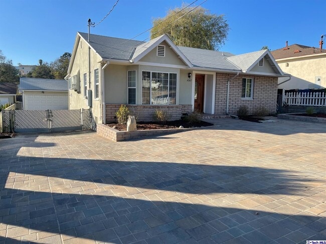 Building Photo - 4547 Rockland Pl