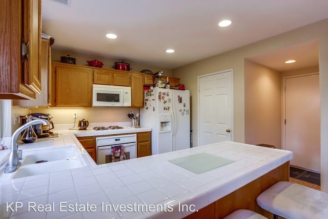 Building Photo - 3 br, 2.5 bath House - 4736 Ventana Way