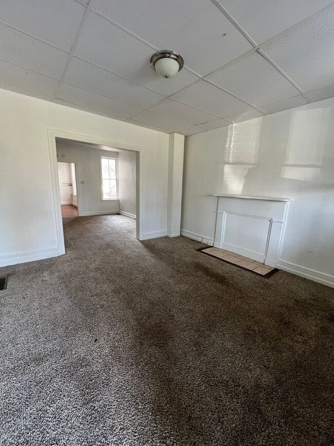 Building Photo - 3 Bedroom 1 Bath Home Available