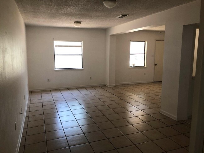 Building Photo - 516 Pelham Rd