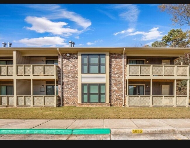 Foto del edificio - 5050 Seven Pine Cir
