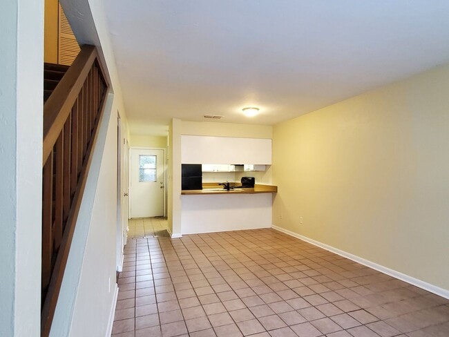 Foto del edificio - FOR RENT 2 bedroom 1.5 bath townhome