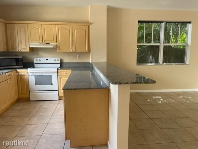 Building Photo - 3 br, 2.5 bath House - 2620 Pierce St Apt B1