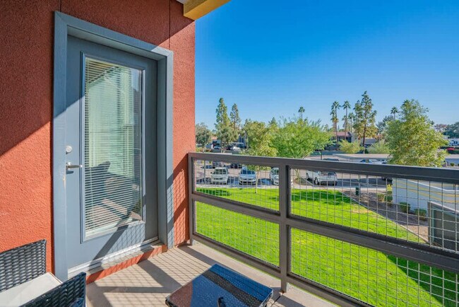 Foto del edificio - 1890 S Country Club Way