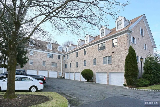 Foto del edificio - 29A S Maple Ave