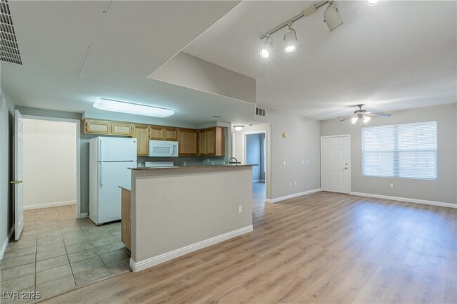 Building Photo - 10550 W Alexander Rd