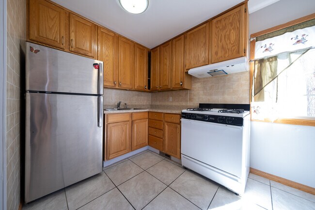Foto del edificio - 3821 Clinton Ave