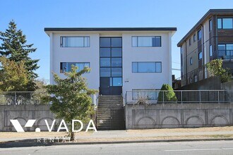 Building Photo - 2308 Clark Dr