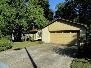 Building Photo - 9 N Deerfoot Cir