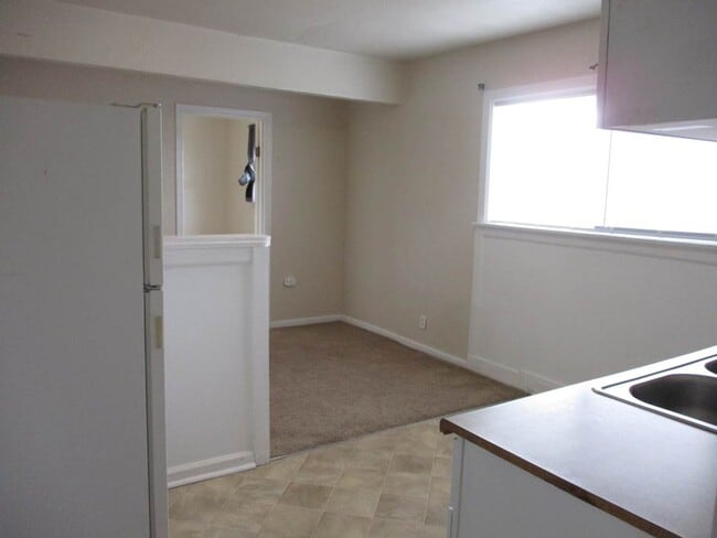 Building Photo - 1 Bedroom Unit Available Downtown Tacoma
