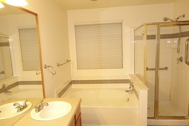 Building Photo - 3124 White Oak St