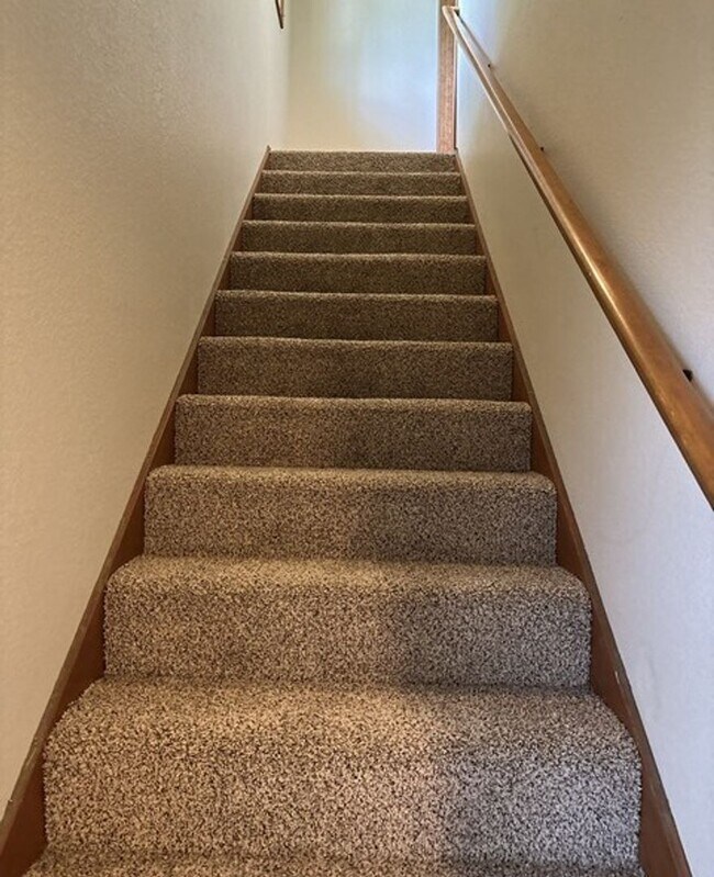 Foto del edificio - 2Bd/2Ba Two-Story Home - Available Soon!