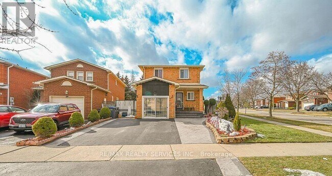 Building Photo - 32 Shenstone Ave