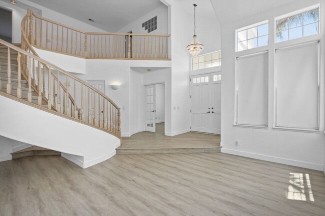 Foto del edificio - Gorgeous Costa Mesa Home in Gated Community!