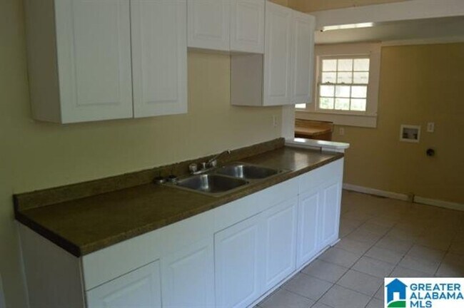 Building Photo - NOW AVAILABLE! RENT ME TODAY!