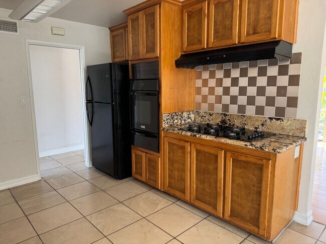 Building Photo - 7025 Madrone Ave