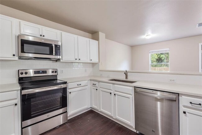 Foto del edificio - 8712 Dittmar Oaks Dr