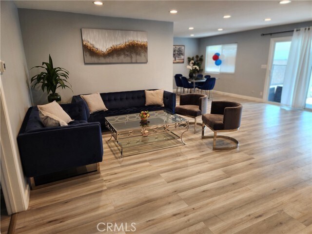 Foto del edificio - 7847 Goodland Ave