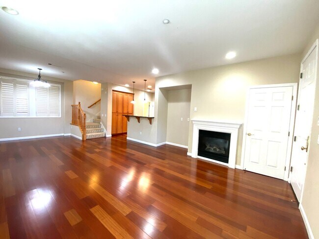 Photo - Dublin Tri Level Townhome 2 Br. 2.5 Ba. Tw...