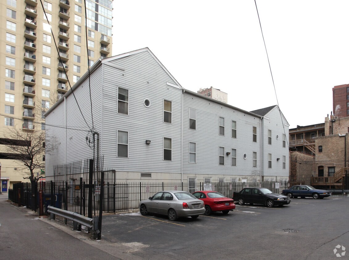 Building Photo - 155-157 W Division St