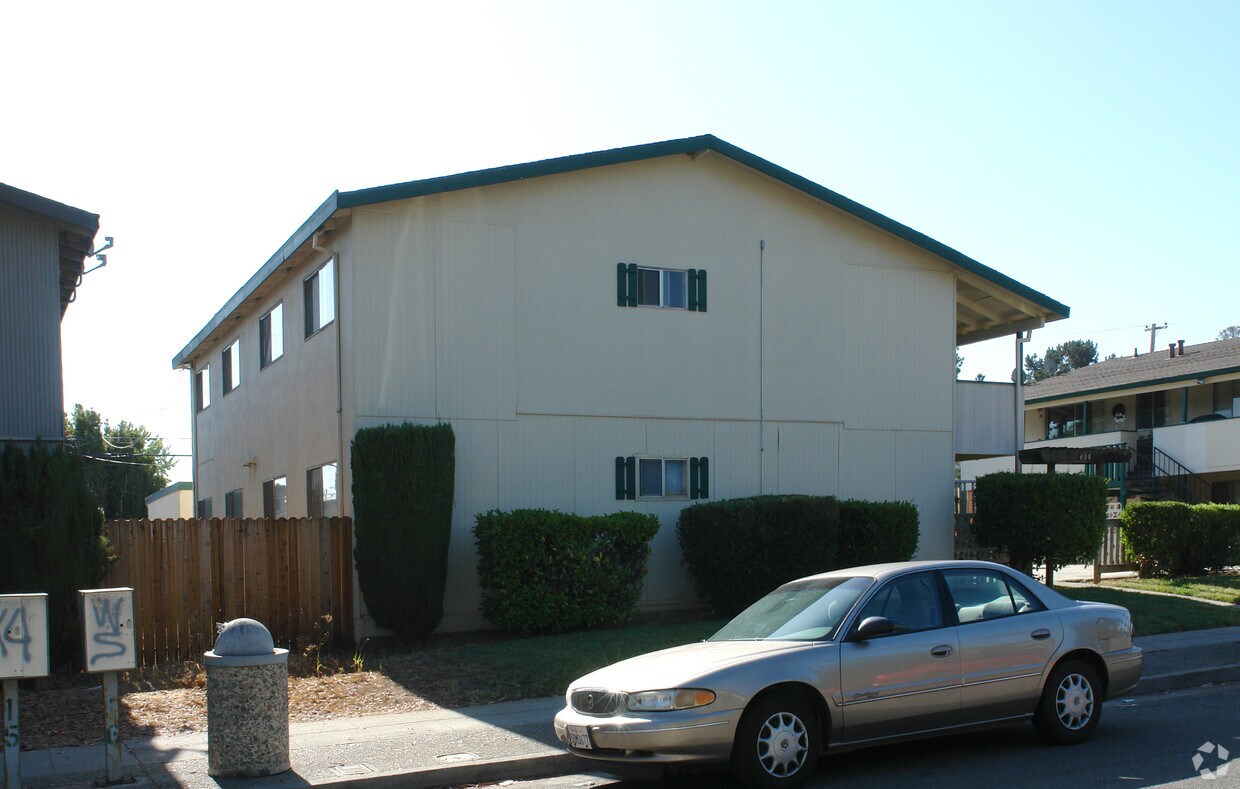 Foto del edificio - 808 Sharmon Palms Ln