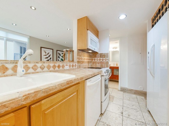 Foto del edificio - 2 br, 3 bath  - 3272 Virginia St # A-1B