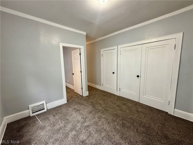 Building Photo - 810 Thayer St