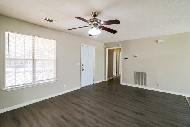 Foto del edificio - 1113 Spring Creek Cir