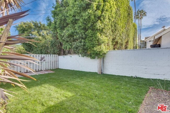 Foto del edificio - 4179 Ince Blvd