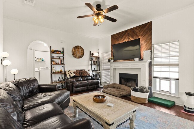 Foto del edificio - 4129 Fawn Dr