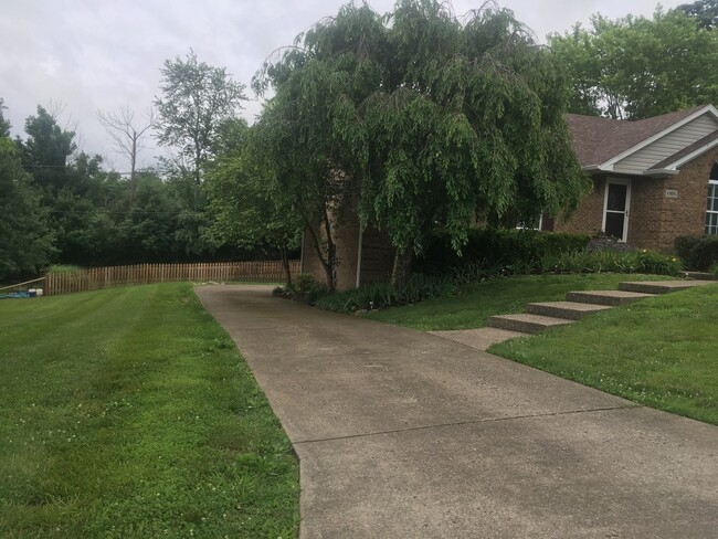 Building Photo - Beautiful 3Bd/2.5 Bath Goshen Woods Property