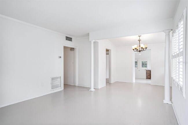 Building Photo - 413 E Miller St