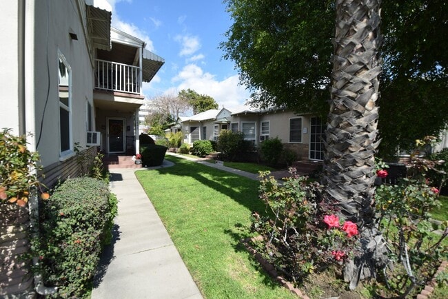 Building Photo - 10839 Moorpark St