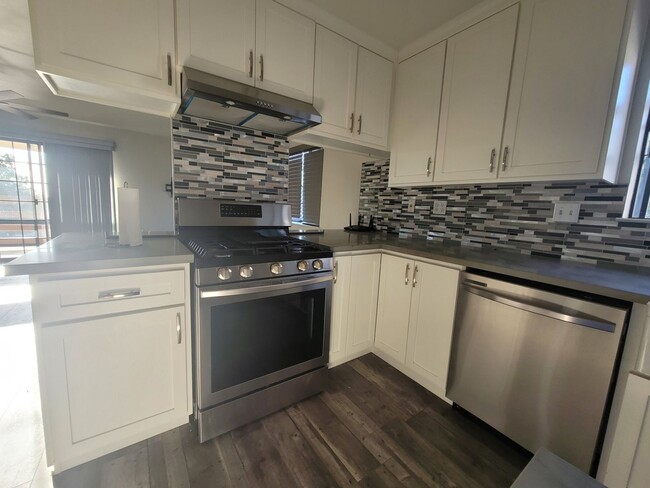 Building Photo - 3 Bedroom Single Family Home in Somerset