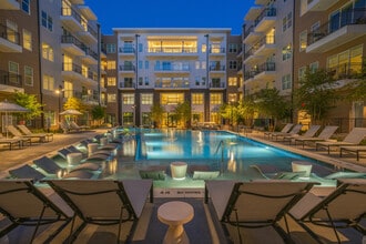 Building Photo - Lantower West Love