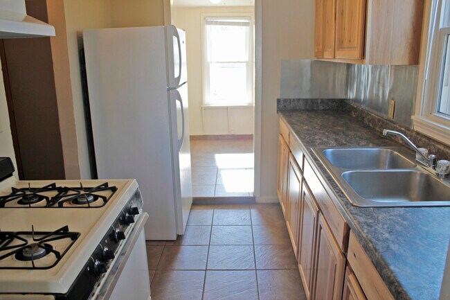 Kitchen - 107 7th St W