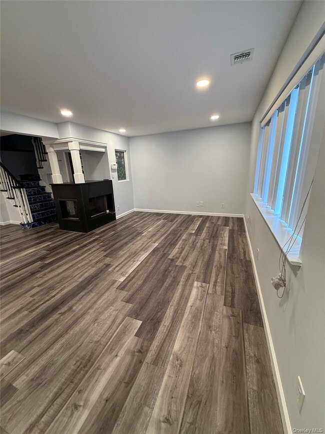 Building Photo - 253 Feller Dr