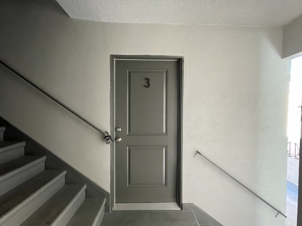 Foto principal - 7972 Norton Ave