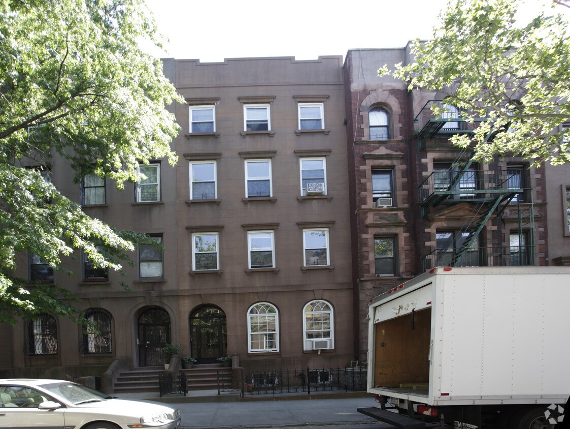 Building Photo - 200 President St