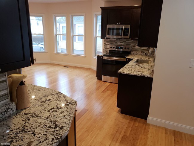 Foto del edificio - 2 br, 2 bath Apartment - 18 Spring St 1