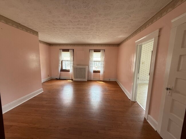 Building Photo - 1357 W 69th St
