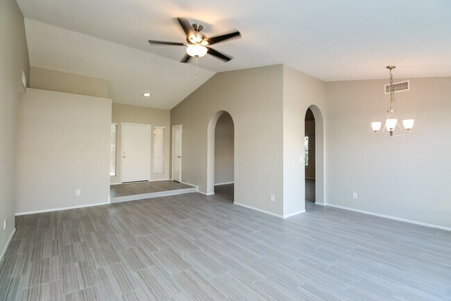 Building Photo - 8014 W Aster Dr