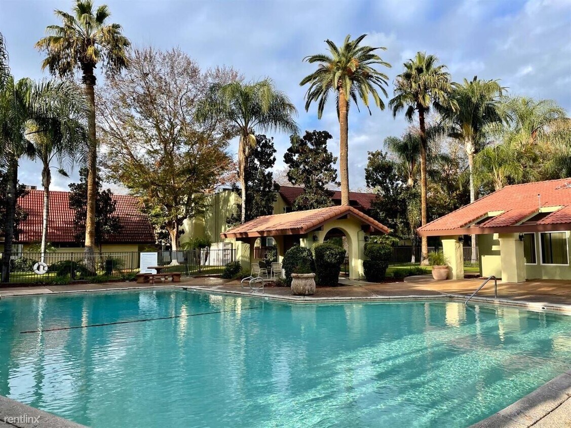 Primary Photo - 2909 Huntington Blvd