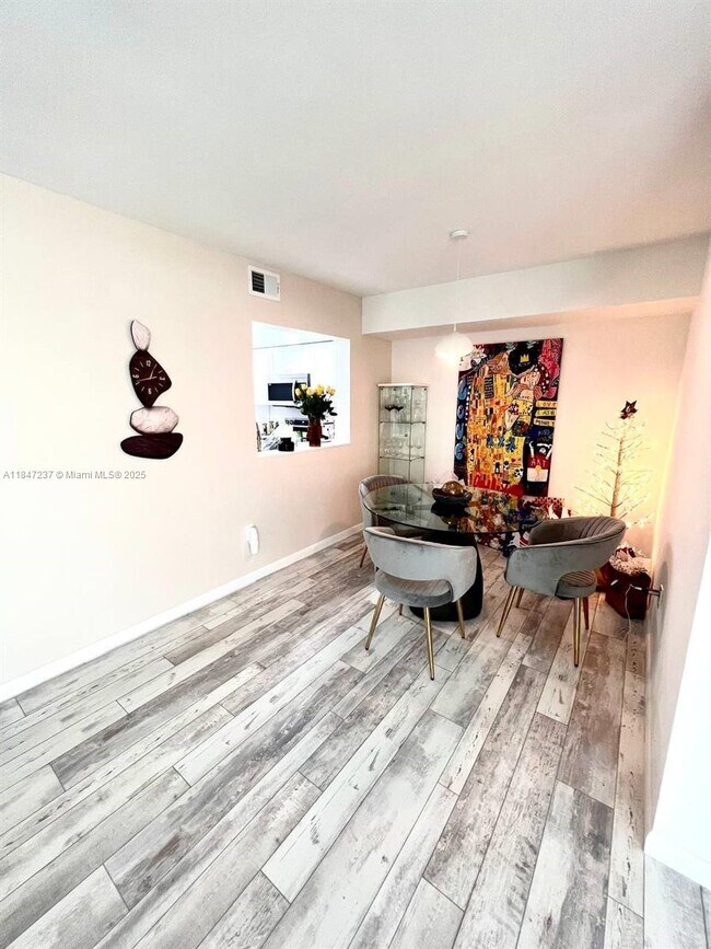 Foto del edificio - 2055 SW 122nd Ave