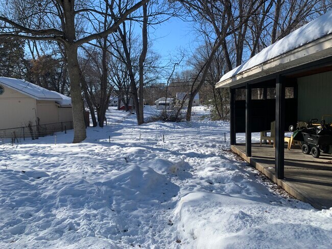 Gran patio trasero cercado con patio. - 2541 Bittersweet Ln