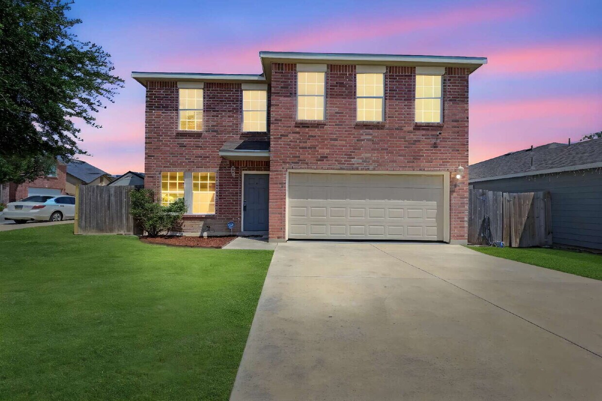 Spacious 4-bedroom, 2.5-bath home with 2,3... - Spacious 4-bedroom, 2.5-bath home with 2,3...